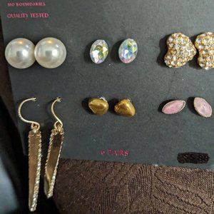 18 pairs of Earrings